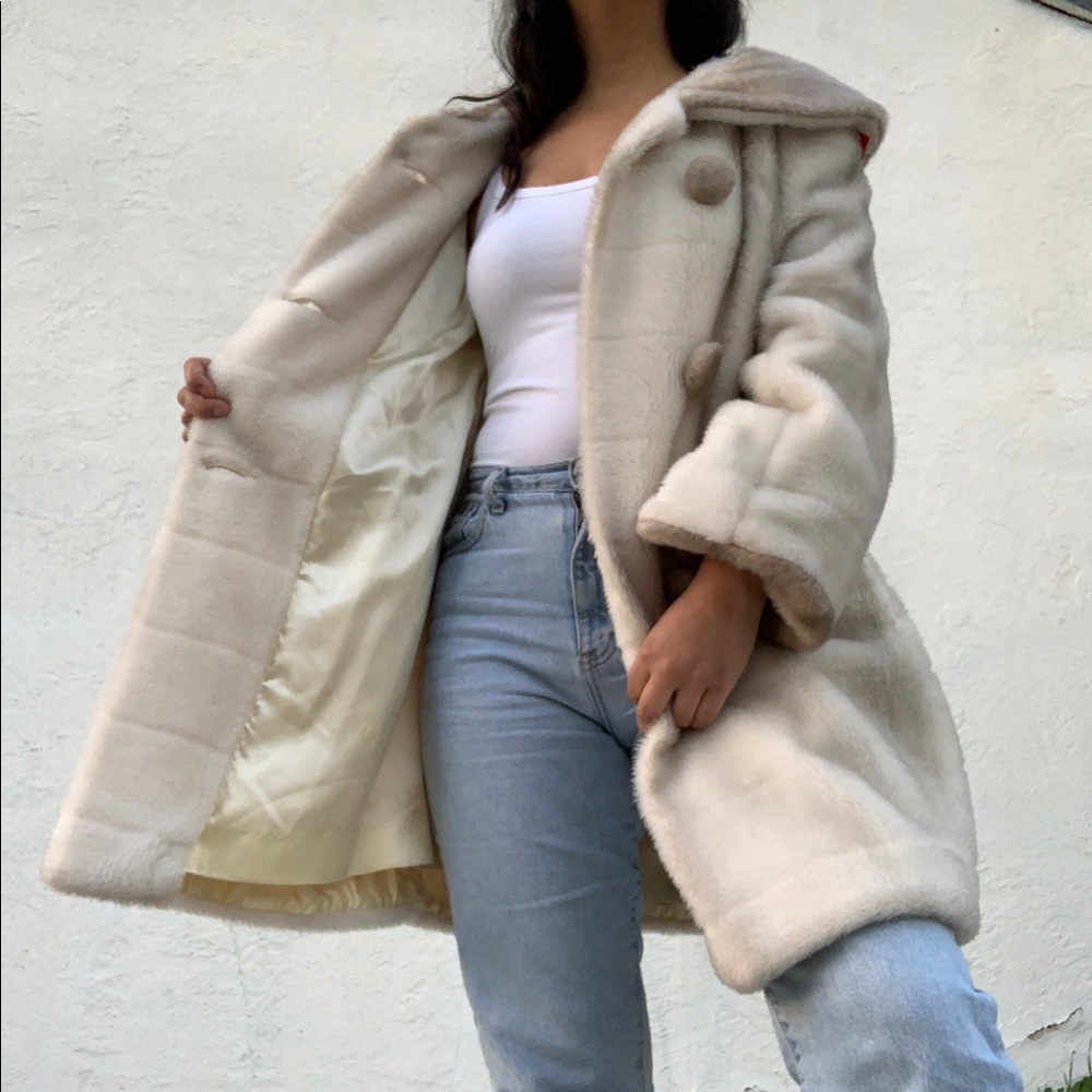 🔥SOLD🔥 VINTAGE FAUX FUR COAT ✨